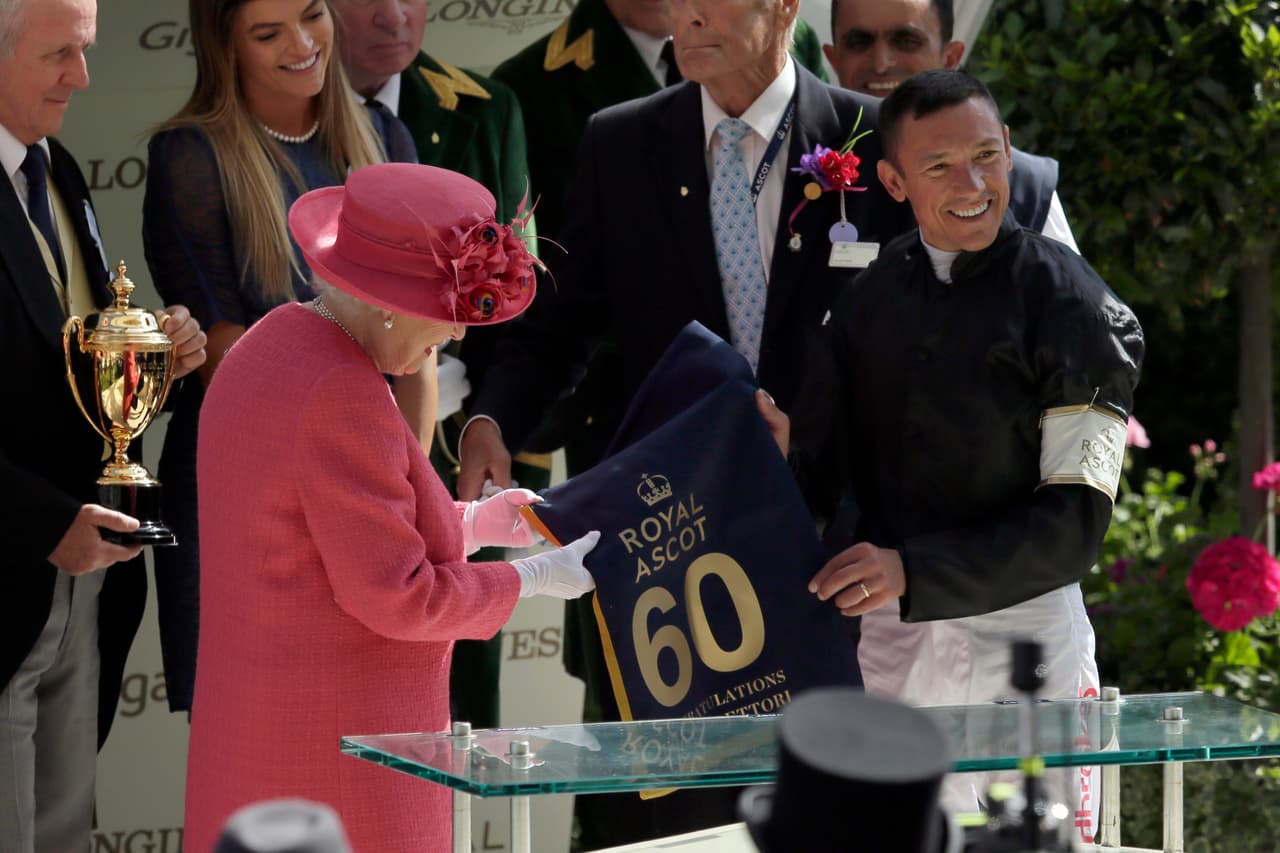 Desde pequeña practicó equitación. De hecho, ahora disfruta las carreras de caballos, además del futbol, por supuesto.