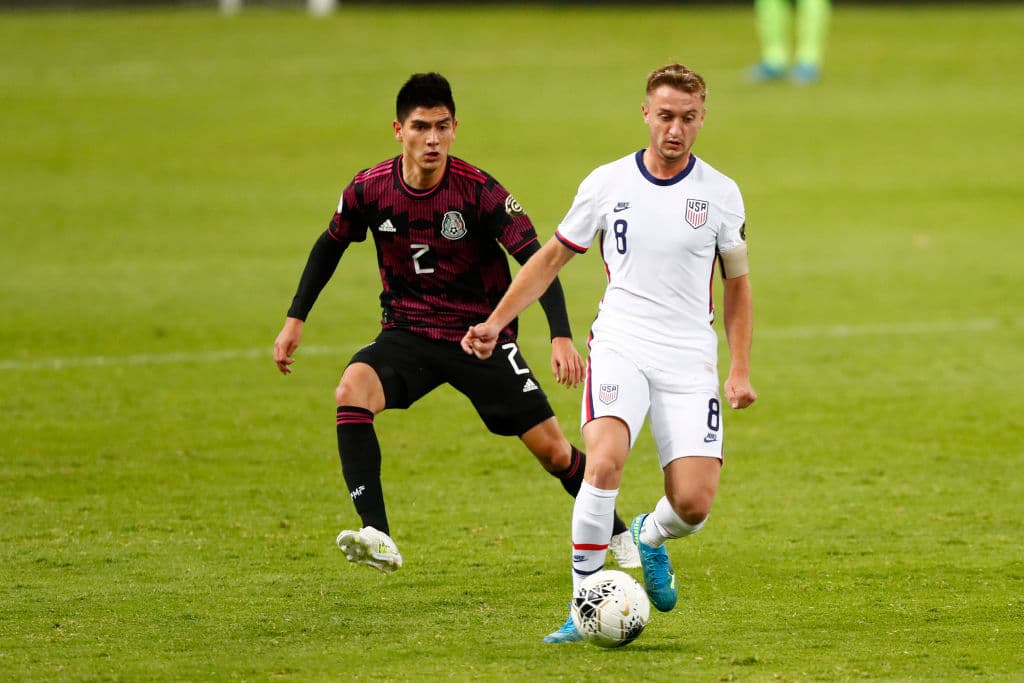 Con un zapatazo de Uriel Antuna al final del primer tiempo, México hace una fase de grupos perfecta al vencer 1-0 a los Estados Unidos.