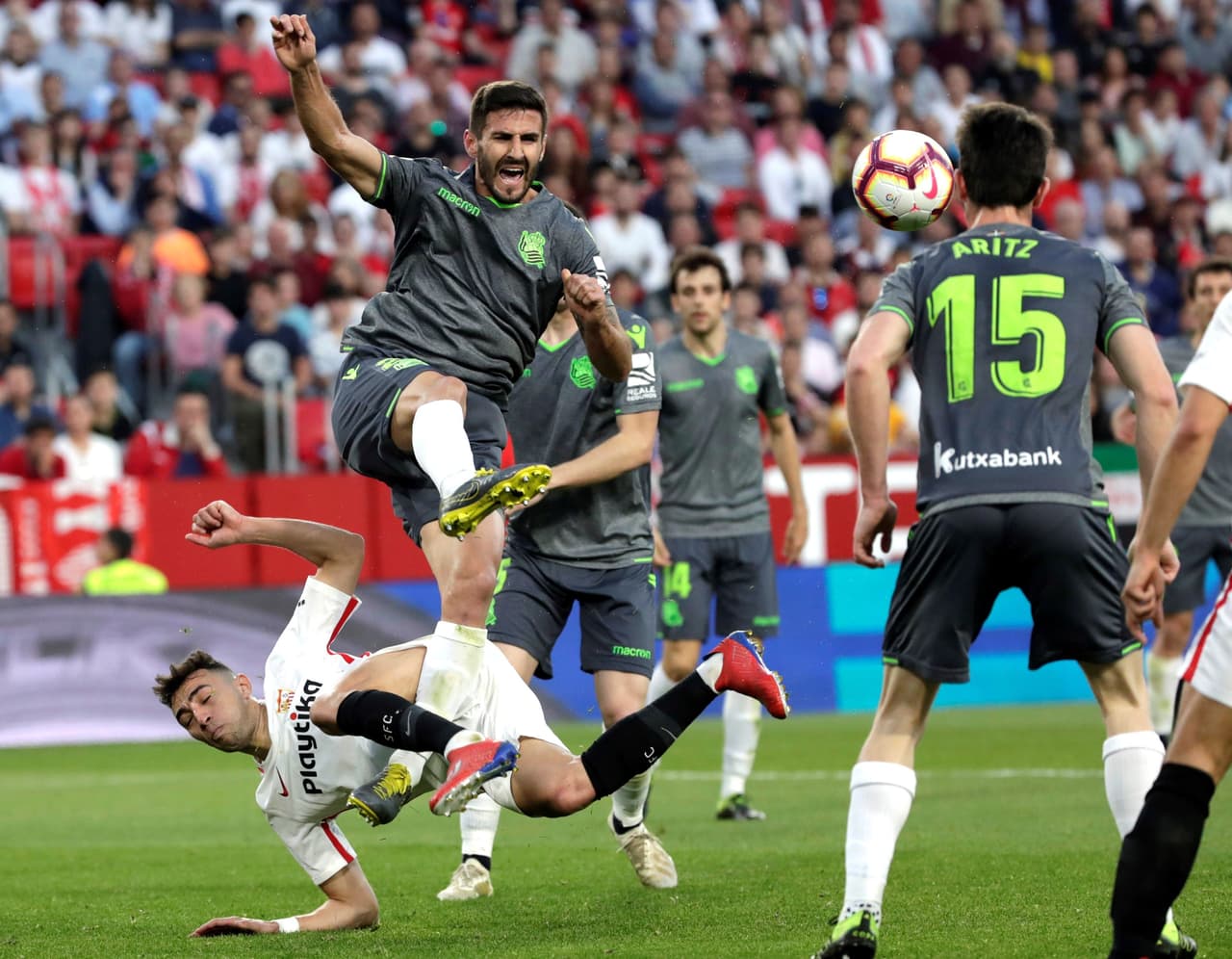 El estadio Ramón Sánchez Pizjuán, en Sevilla, vio cinco goles, cuatro de ellos a favor del Sevilla, durante la segunda mitad.