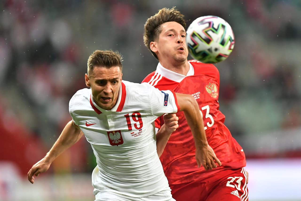 Polonia y Rusia empatan 1-1 en partido internacional amistoso que se llevó a cabo en Wroclaw, al oeste de Polonia. Jakub Swierczok abrió el marcador para los locales al minuto 4' del encuentro, pero Vyacheslav Karavayev, al minuto 20', se encargó de empatar el encuentro. Los polacos jugarán su próximo amistoso ante Islandia el próximo 8 de junio, mientras que los rusos se enfrentarán ante Bulgaria este sábado.