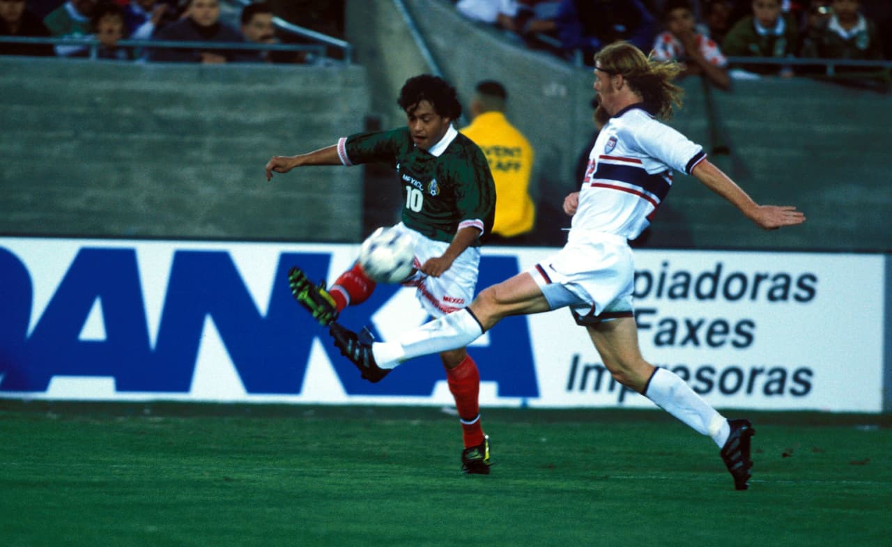 Y por segunda ocasión de la Copa Oro Estados Unidos y México protagonizaron la final que se disputó en el Memorial Coliseum, y el Tri se impuso 1-0 a los estadounidenses para ser tricampeones de la justa.