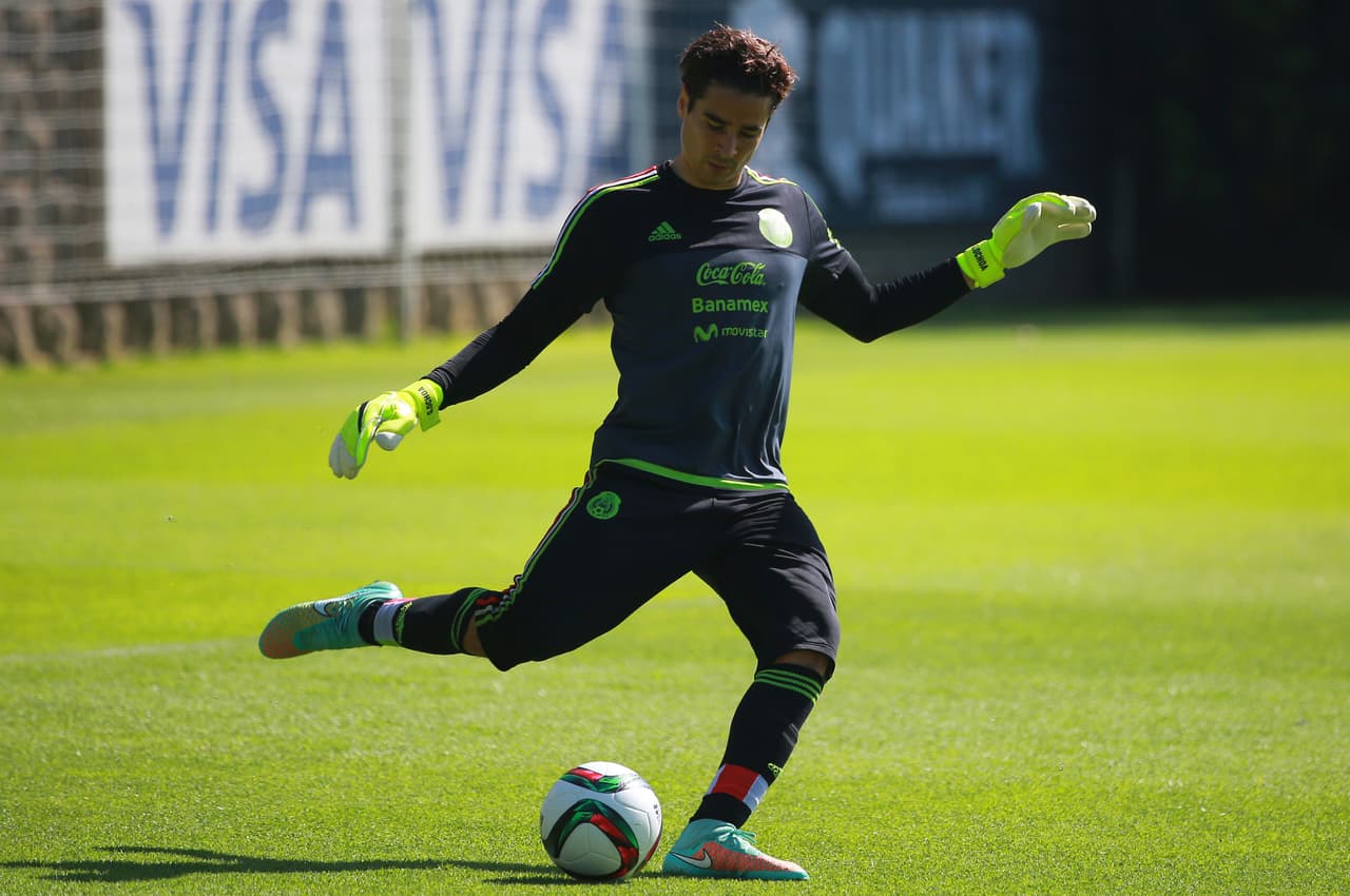 También hay algunos nombres que podrían faltar en esta lista, el primero de ellos es el de Guillermo Ochoa, de quien se habló sería convocado considerando el hecho de que ya empieza a tener minutos con el Málaga de España y recién se notó que conserva su nivel.