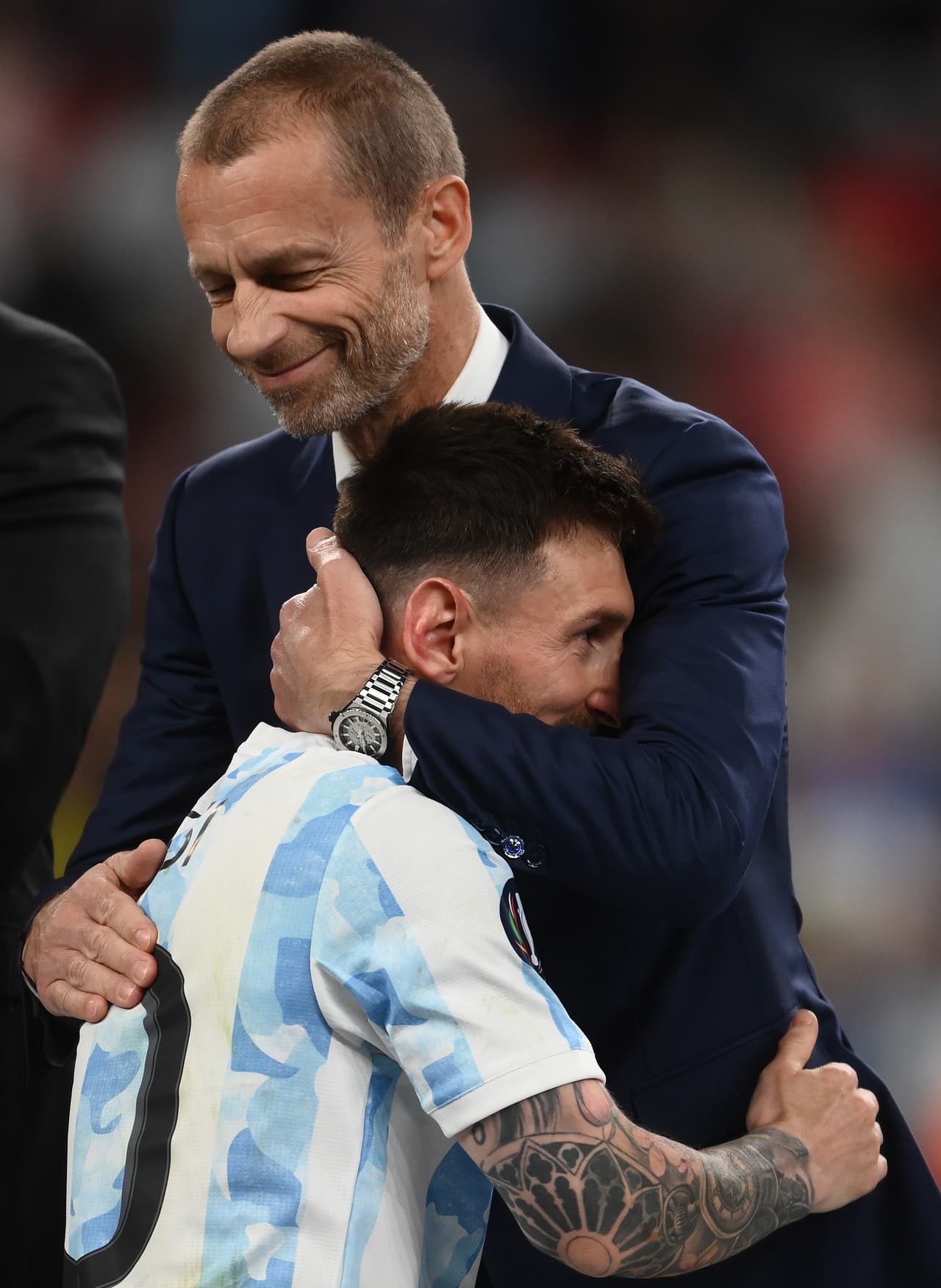 Así celebraron Argentina y Lionel Messi tras golear 0-3 a Italia para levantar la Finalissima en Wembley.