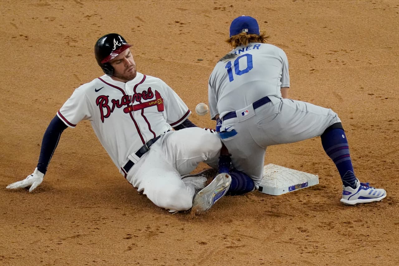 Los Dodgers se mantienen con vida tras vencer 7-3 a los Atlanta Braves en el quinto juego de la serie por el campeonato de la Liga Nacional.