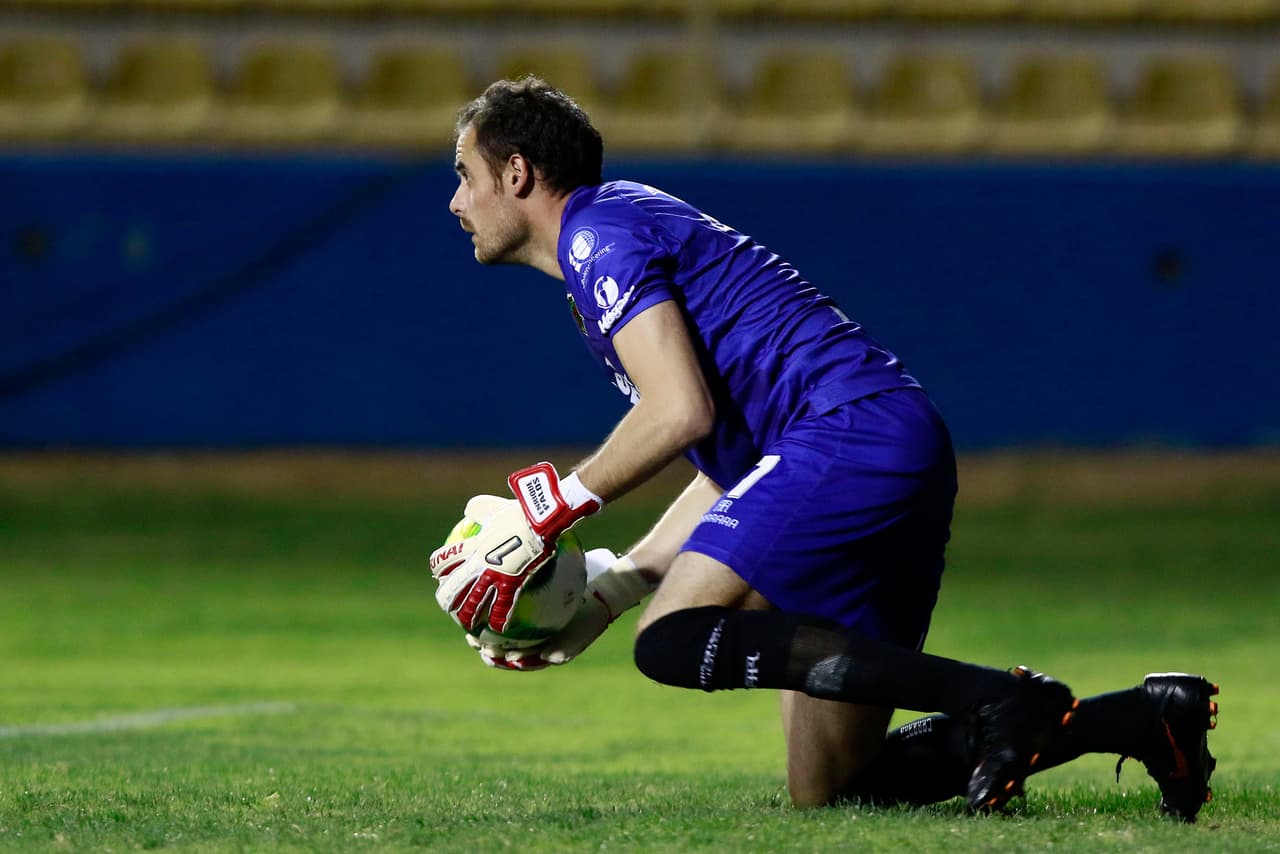 Un error del arquero Enrique Palos le permitió al argentino Fabián Bordagaray (fuera de la foto) anotar el 1-0 para Dorados al minuto 13' del partido.
