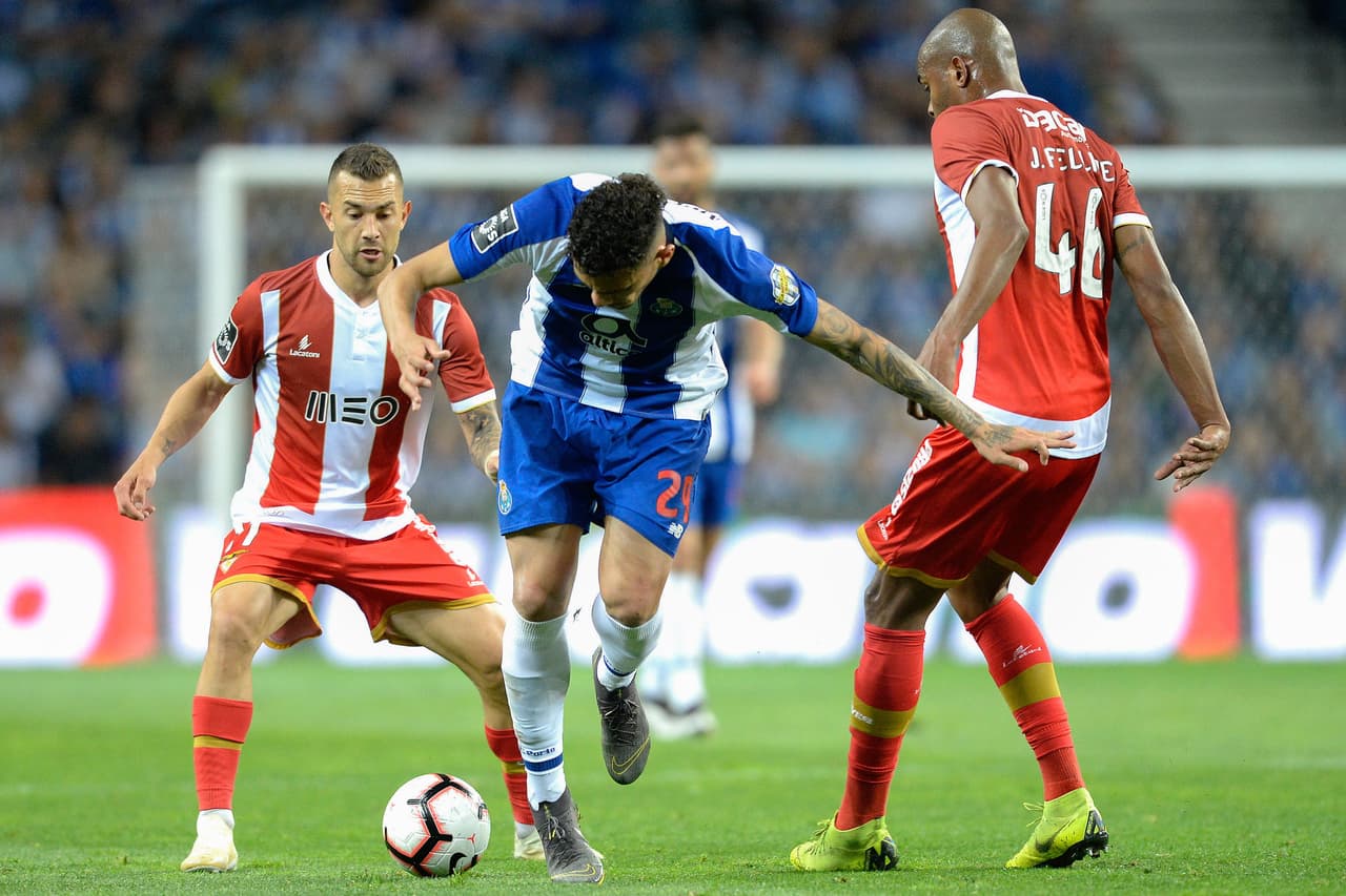 El Porto suma 79 puntos en el segundo lugar, a dos del líder Benfica con dos jornadas para el fin de la temporada.
