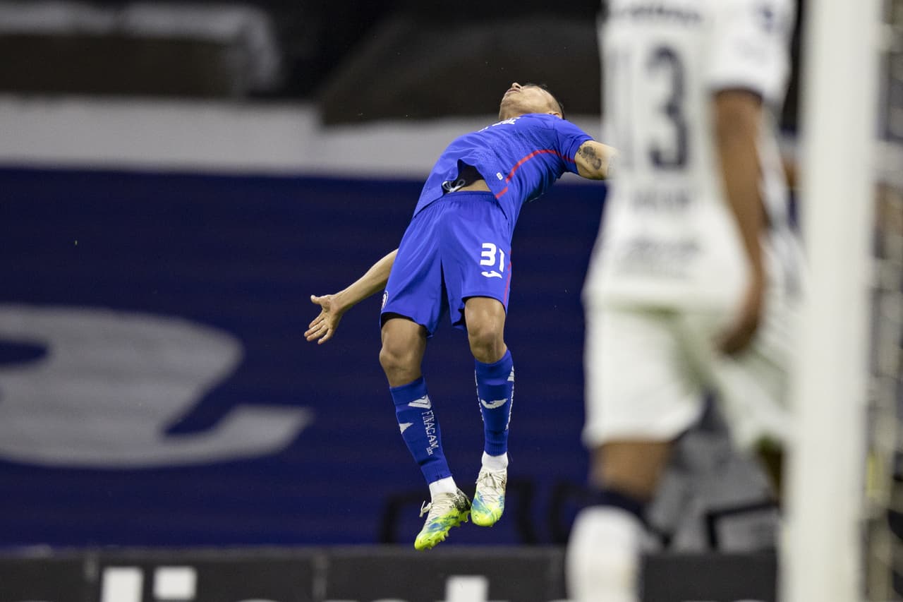 Dinenno rescató el resultado en la recta final para clasificar a la fiesta grande en segundo lugar. | Orbelín Pineda abrió el marcador para los cementeros; Juan Ignacio Dinenno (86’, 90’) emparejó los cartones y dio vuelta al juego en la recta final. Pumas y Cruz Azul clasifican directamente a la Liguilla en las posiciones segunda y cuarta, respectivamente.