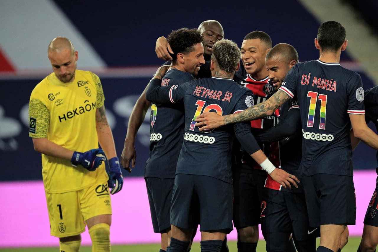 Paris Saint Germain golea al Reims 4-0 durante la penúltima Jornada de la Ligue 1. Neymar abrió el marcador cobrando un penal, seguido de Kylian Mbappé (24'), Marquinhos (68') y Moise Kean (89'). El conjunto parisino se encuentra a un solo punto del Lille y todo será definido en la última fecha.