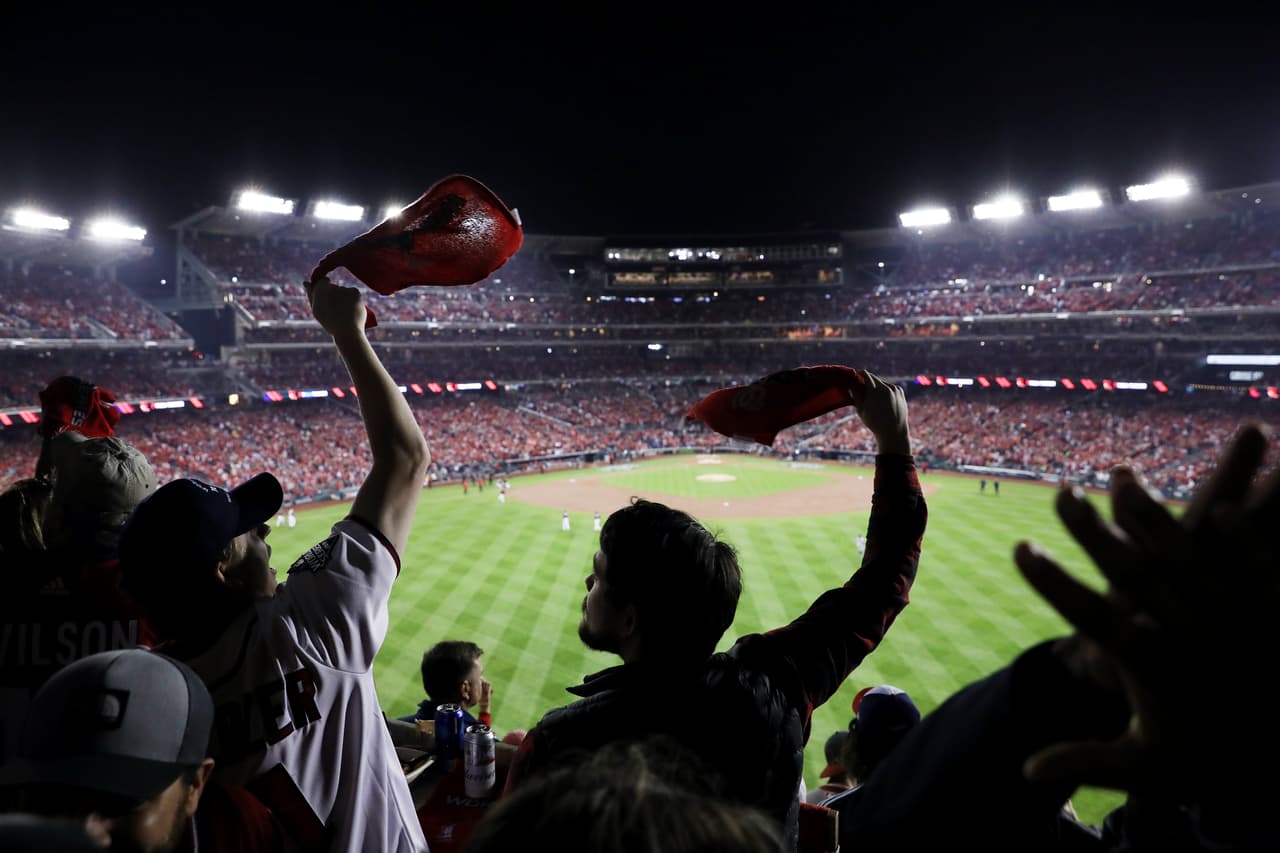 Los Houston Astros ganan el cuarto juego de la Serie Mundial y se empata 2-2 ante los Washington Nationals.