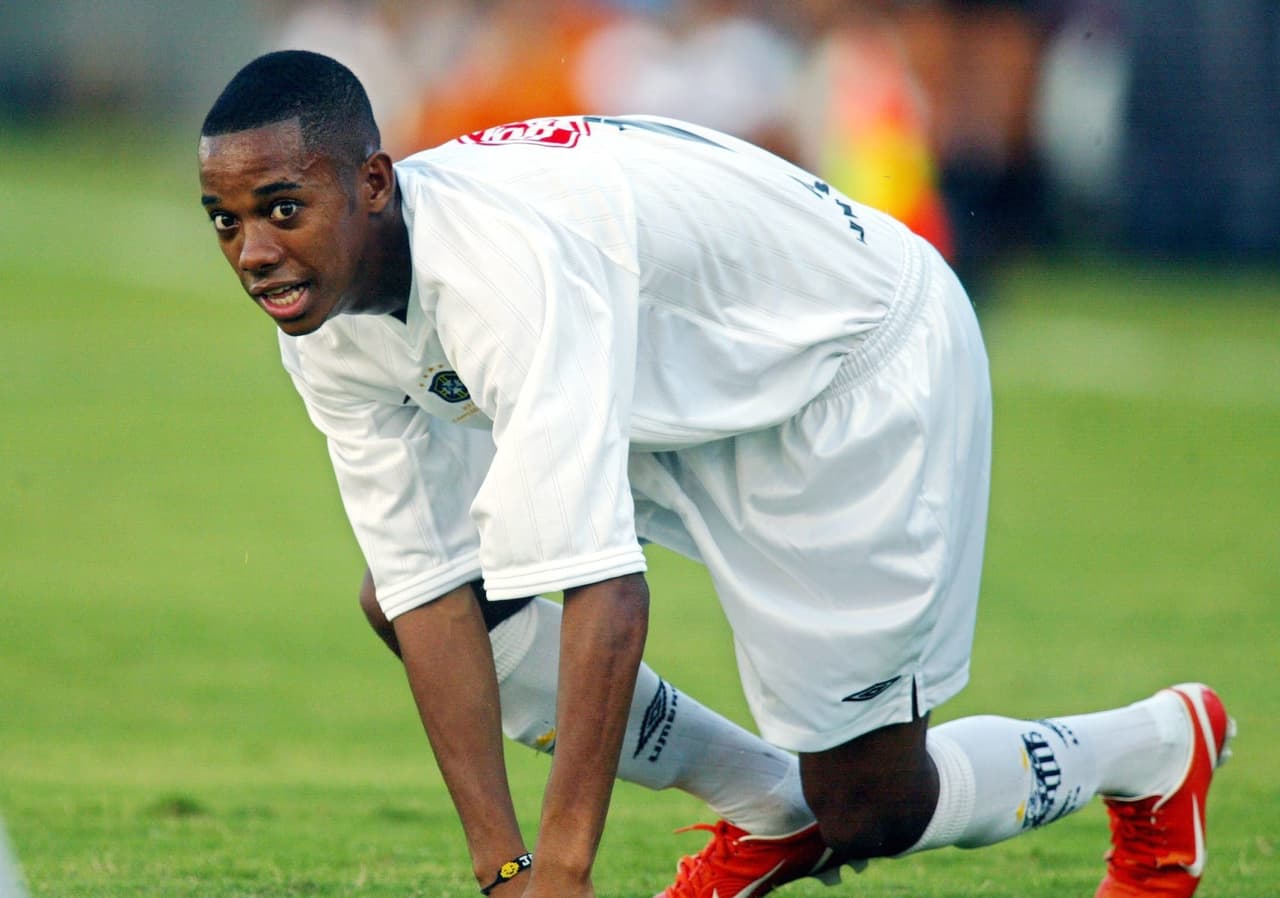 El brasileño Robinho se hizo ídolo de Santos con dos títulos en el comienzo de su carrera, en la que era comparado con Pelé. El atacante era adorado antes de su salida a Real Madrid.