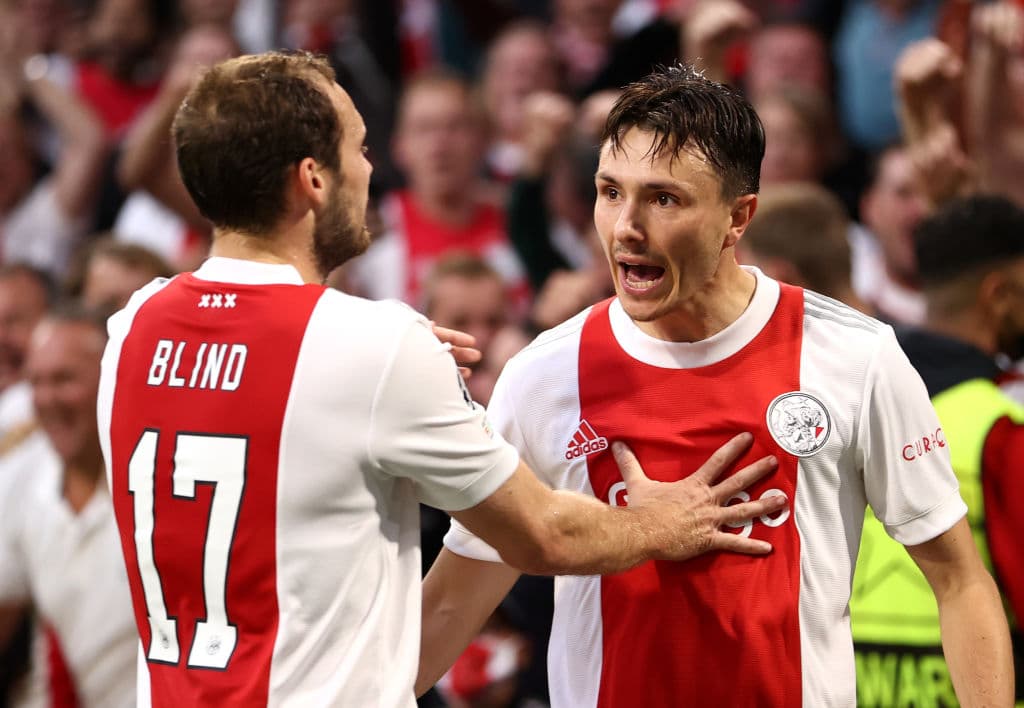 Ajax se impone 2-0 ante el Besiktas en Amsterdam, durante la fase de Grupos de la UEFA Champions League. Las anotaciones corrieron a cargo de Steven Berguis (17') y Sébastien Haller (43'). Edson Álvarez disputó los 90 minutos del encuentro.