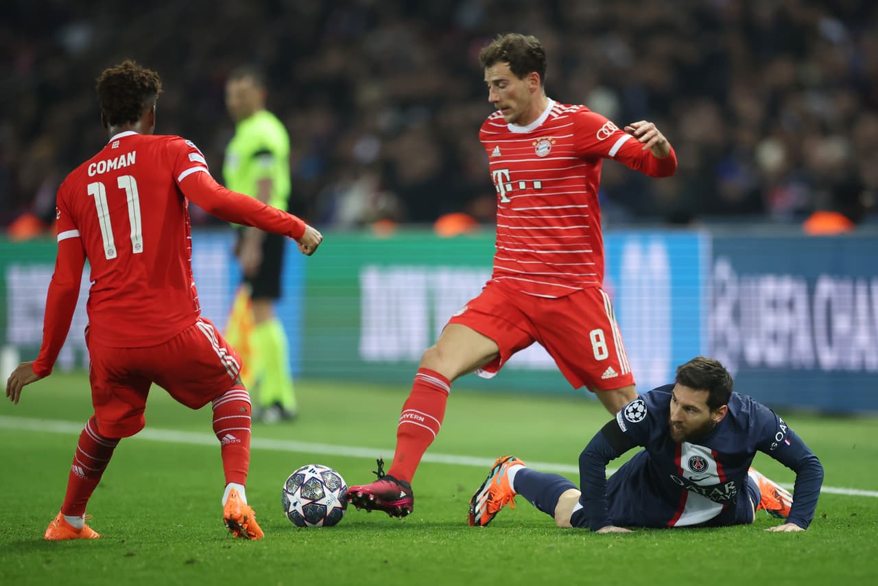 Bayern Múnich sacó ventaja en su visita al PSG, que tuvo a Kylian Mbappé de inicio en la banca y entró para marcar un gol pero anulado por fuera de juego en la ida de Octavos de Final de la UEFA Champions League.