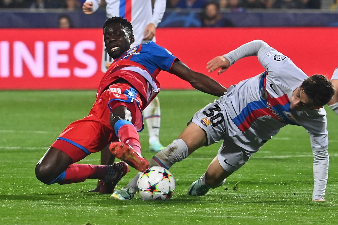 Barcelona goleó 2-4 al Viktoria Plzen en la Doosan Arena de República Checa con un doblete de Ferran Torres y goles de Marcos Alonso y Pablo Torre en la Jornada 6 de la Champions League.