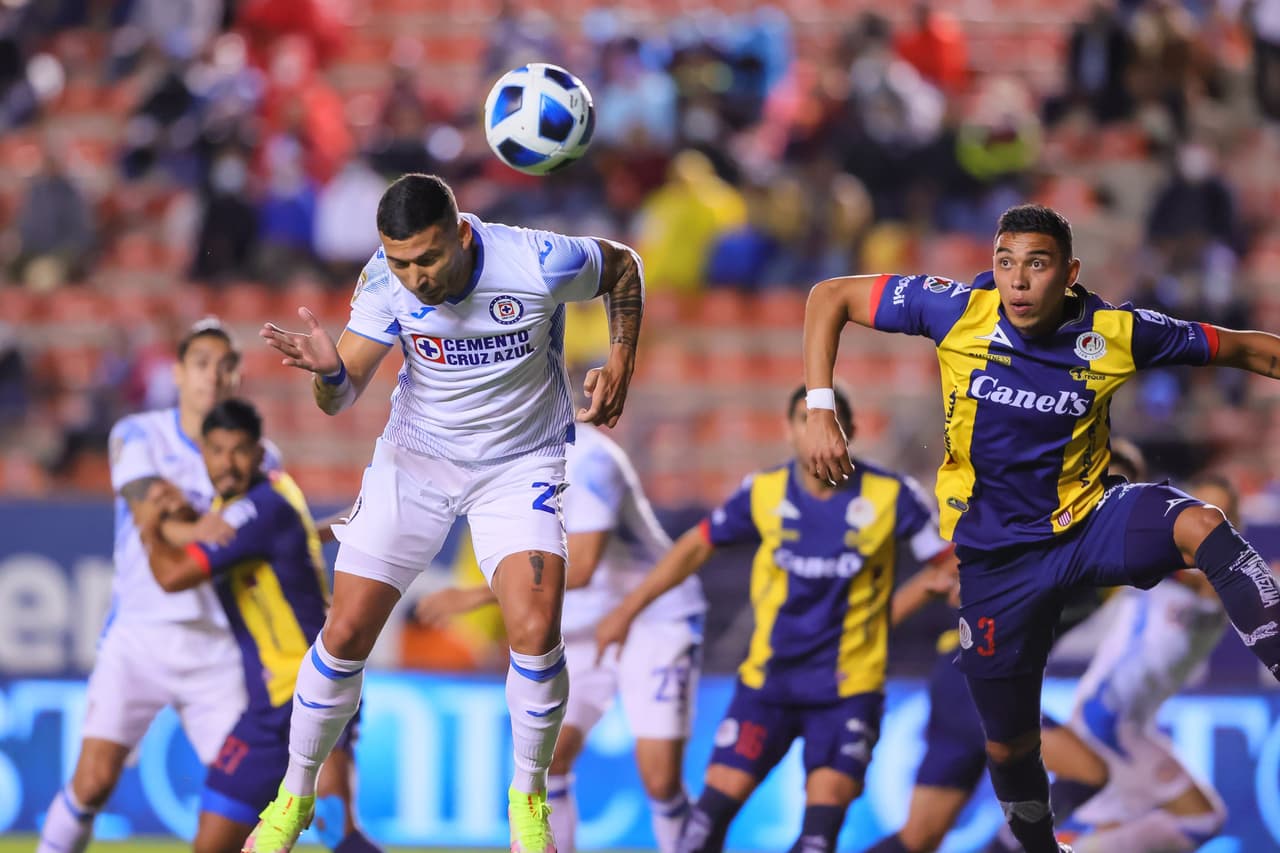 Cruz Azul y Atlético de San Luis tuvieron claras opciones de gol pero ‘Trapito’ Barovero y Sebastián Jurado bajaron la ‘cortina’ para mantener el empate que al final finiquitaron en el marco de la Jornada 6 del Grita México A21.