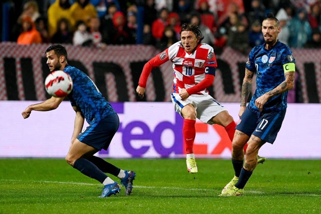 Croacia y Eslovaquia se reparten puntos tras igualar el marcador 2-2 durante fecha de eliminatoria mundialista rumbo a Catar 2022. Andrej Kramaric y Luca Modric hicieron goles para la escuadra croata, mientras que Ivan Schranz y Lukas Haraslín hicieron lo propipo para su equipo y se colocan como segundo y tercero del Grupo H, respectivamente.