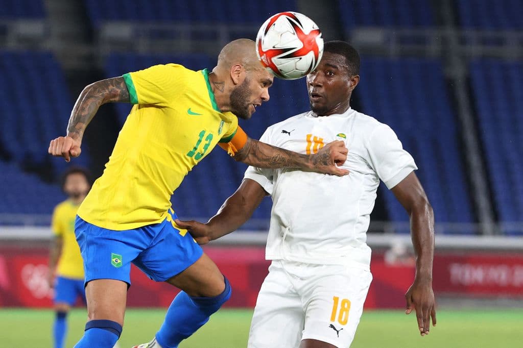 Un Brasil sin brillo empata ante Costa de Marfil 0-0. Tras la expulsión de Douglas Luiz al inicio del partido, complicó mucho las cosas para los brasileños, quienes se medirán ante Arabia Saudita en su próximo encuentro para el pase a Cuartos de Final en Tokyo 2020.
