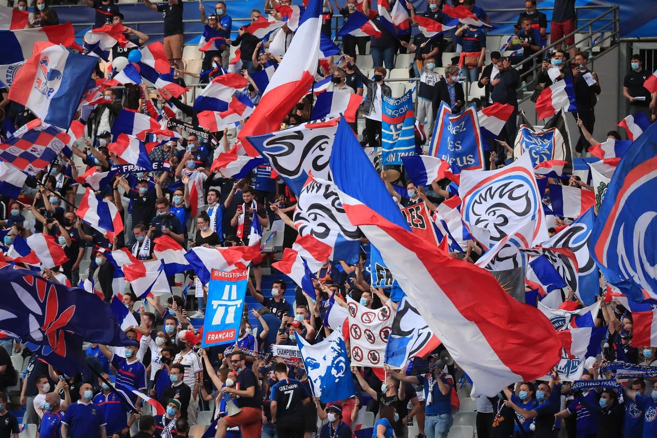 Francia derrota 3-0 a la escuadra de Bulgaria previo a su participación a la Euro 2021. Antoine Griezmann abrió el marcador al minuto 29 y Oliver Giroud se lució con doblete para darle la victoria a su equipo sobre los búlgaros. 'Les Bleus' iniciarán la competencia europea ante Alemania.