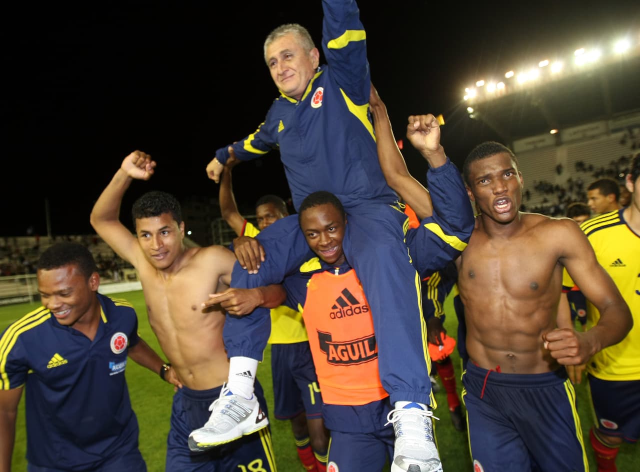 Fue por ese entonces cuando consiguió su primer logro, el cuarto puesto en el Mundial Sub-17 que se disputó en Nigeria. El defensa era uno de los pilares de la selección cafetera.