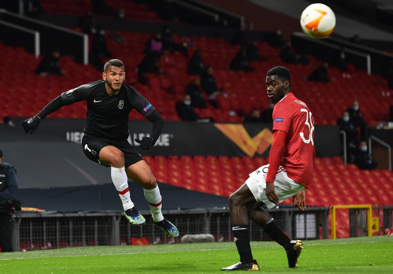 Manchester United derrota a Granada durante el partido de regreso en los Cuartos de Final de la UEFA Europa League, sumando un global de 4-0 y pisando fuerte para la Semifinal que se jugará el jueves 29 de abril. Los goles de este partido fueron a cargo de Edinson Cavani (6') y Jesús Vallejo (90').