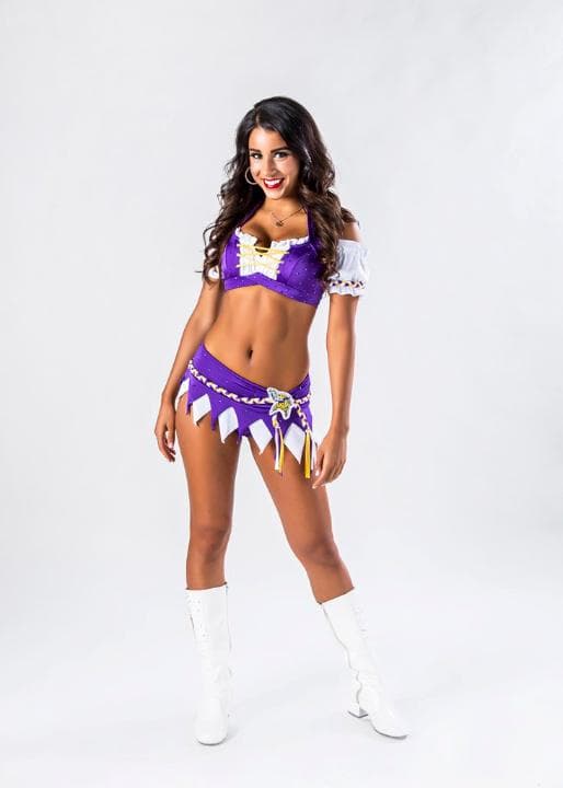 Esta preciosa chica de bellos ojos es integrante de las cheerleaders de los Minnesota Vikings. En su segundo año, checa lo mejor de ella.