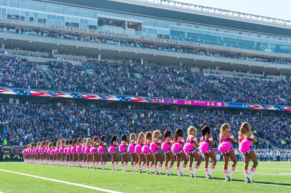 Esta preciosa chica de bellos ojos es integrante de las cheerleaders de los Minnesota Vikings. En su segundo año, checa lo mejor de ella.