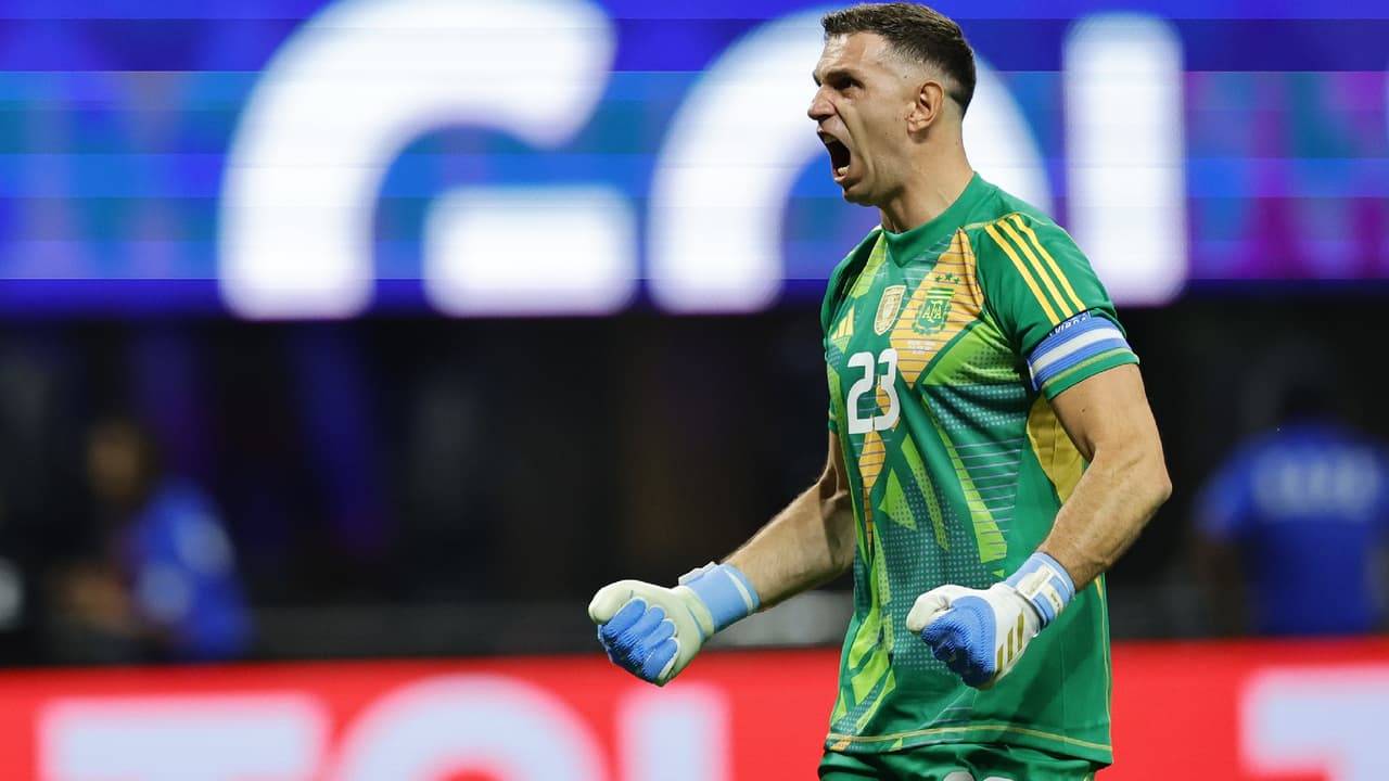 Emiliano 'Dibu' Martínez le canta el gol en la cara a afición de Chile