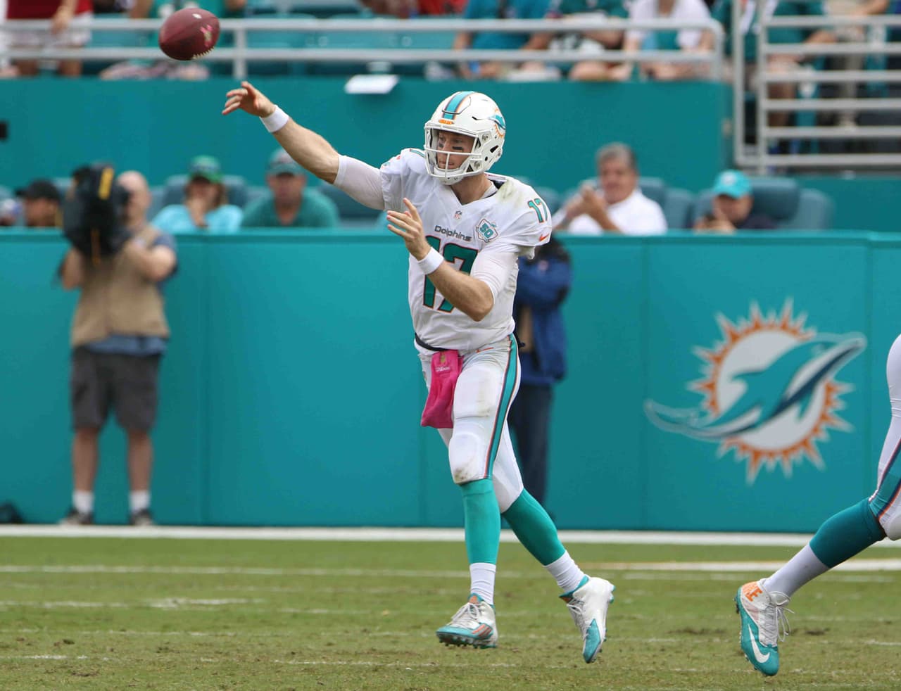9. MIAMI DOLPHINS - El cambio fue radical con la llegada del coach interino Dan Campbell. El equipo que ganó uno de sus primeros 4 partidos se transformó en una máquina ofensiva de 82 puntos anotados en dos partidos, ambos triunfos. Los siguientes 3 partidos pondrán a prueba su ascenso, 3 visitas consecutivas, New England, Buffalo y Philadelphia, si ganan uno de esos tres pueden salir contentos.