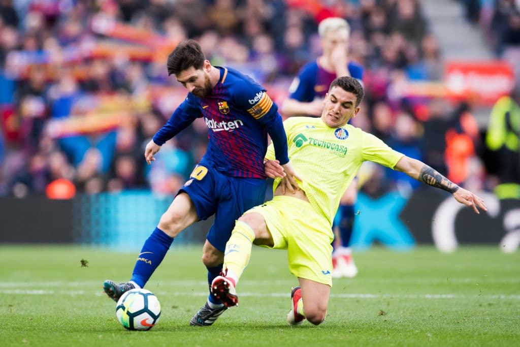 El mediocampista uruguayo Mauro Arambarri (der) suena para dejar el Getafe para fichar hasta por 15 millones de euros con el Inter de Milán en la Serie A.