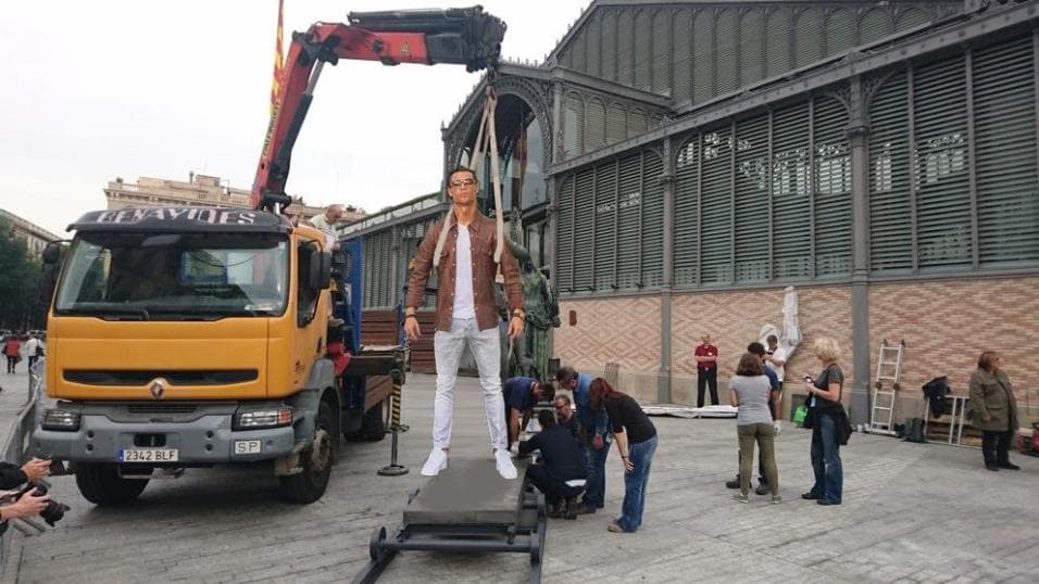 Ingeniosos memes se burlan de foto de CR7 junto a su 'Lambo'