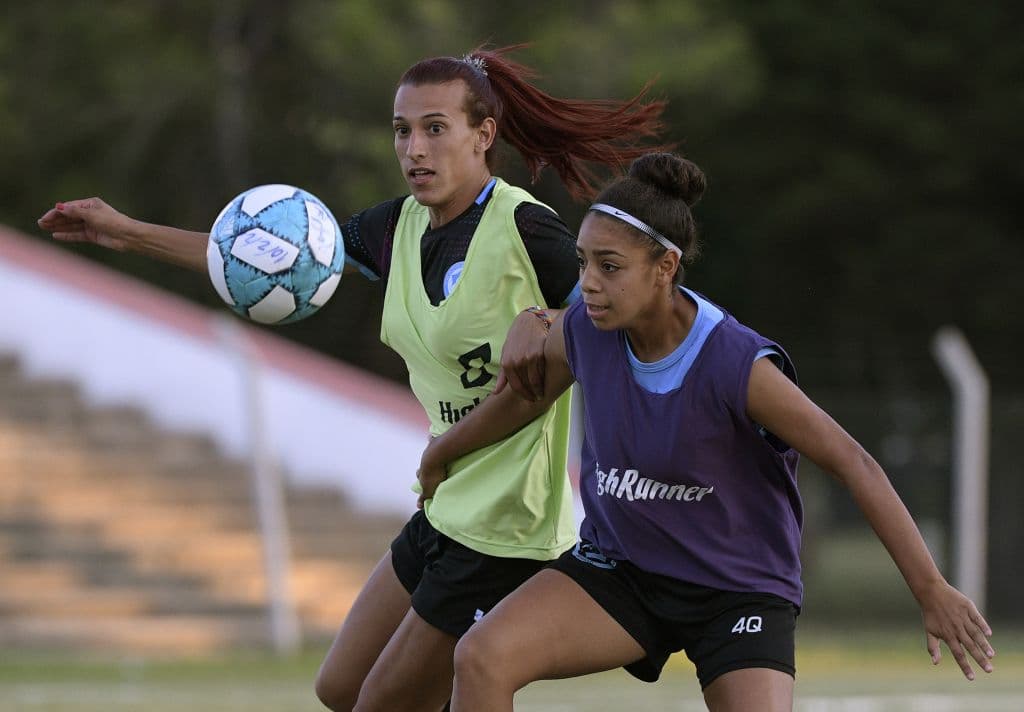 Mara, durante el partido, tuvo una oportunidad clara de gol, sin embargo la portera del Lanús se lo impidió.