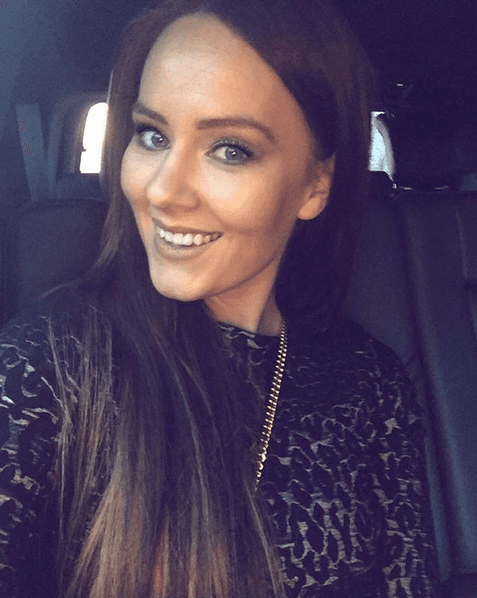 La belleza natural y figura escultural de la esposa de McGregor siempre está presente en lso eventos en los que el luchador es invitado.