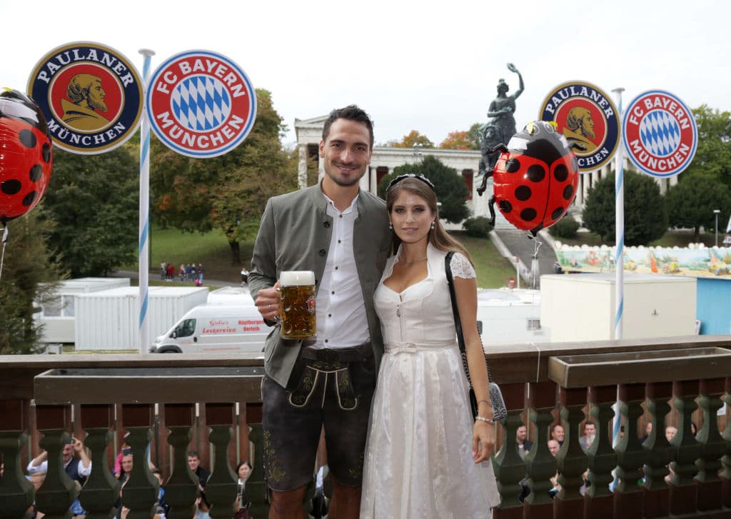 Mats Hummels y su esposa Cathy Hummels.