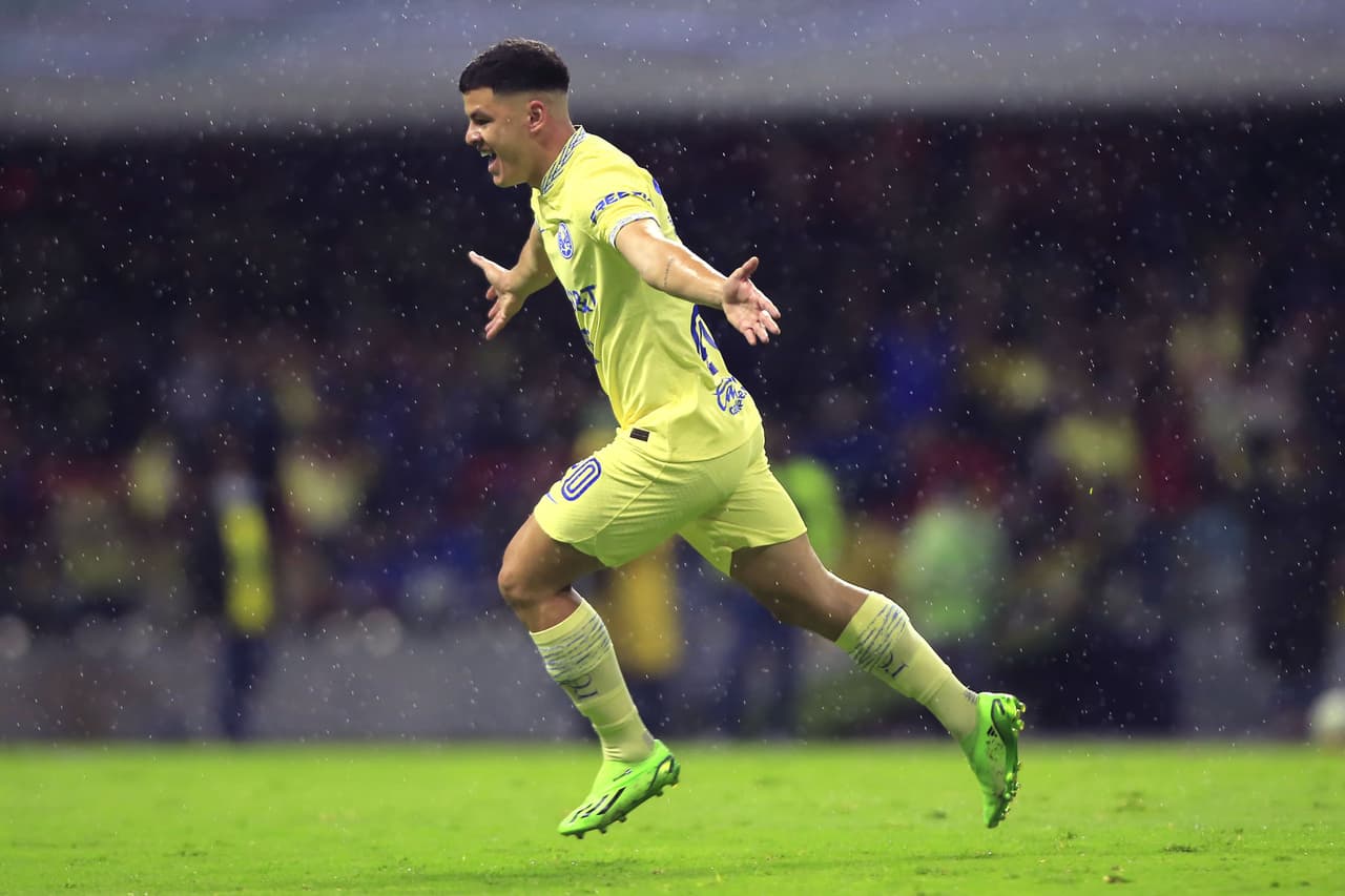Las Águilas del 'Tano' Ortíz se dieron un festín en la cancha del Estadio Azteca luego de golear 7-0, con siete anotadores diferentes, a un Cruz Azul que está muy cerca del abismo y con un DT que tiene las horas contadas.
