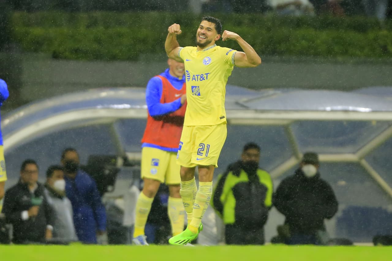 Las Águilas del 'Tano' Ortíz se dieron un festín en la cancha del Estadio Azteca luego de golear 7-0, con siete anotadores diferentes, a un Cruz Azul que está muy cerca del abismo y con un DT que tiene las horas contadas.