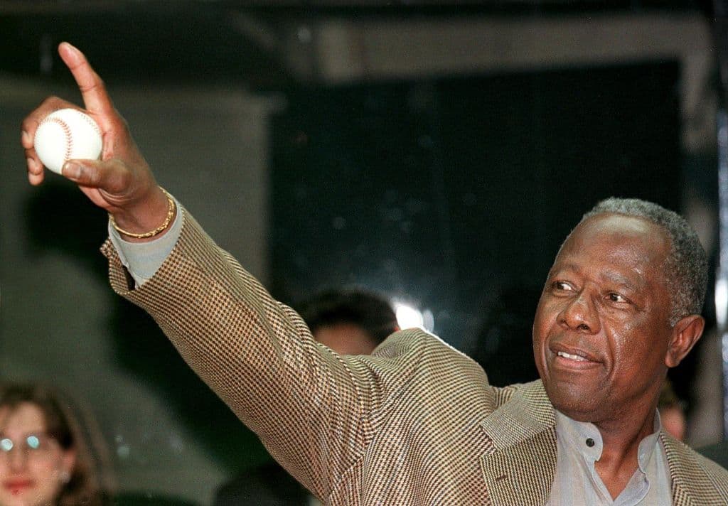 Hank Aaron jugó 23 temporadas en las Grandes Ligas y ganó la Serie Mundial de 1957 con los entonces Milwaukee Braves, en la cual también fue reconocido como el MVP.