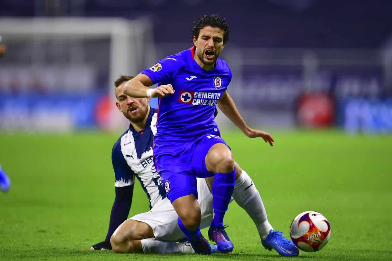 Con solitario gol de Roberto Alvarado (42'), Cruz Azul vence 1-0 a Monterrey y alargan su racha de victorias a nueve. Cruz Azul se queda como líder solitario del torneo y los Rayados bajan a cuarto lugar y podrían caer al quinto si es queToluca vence al Pachuca.