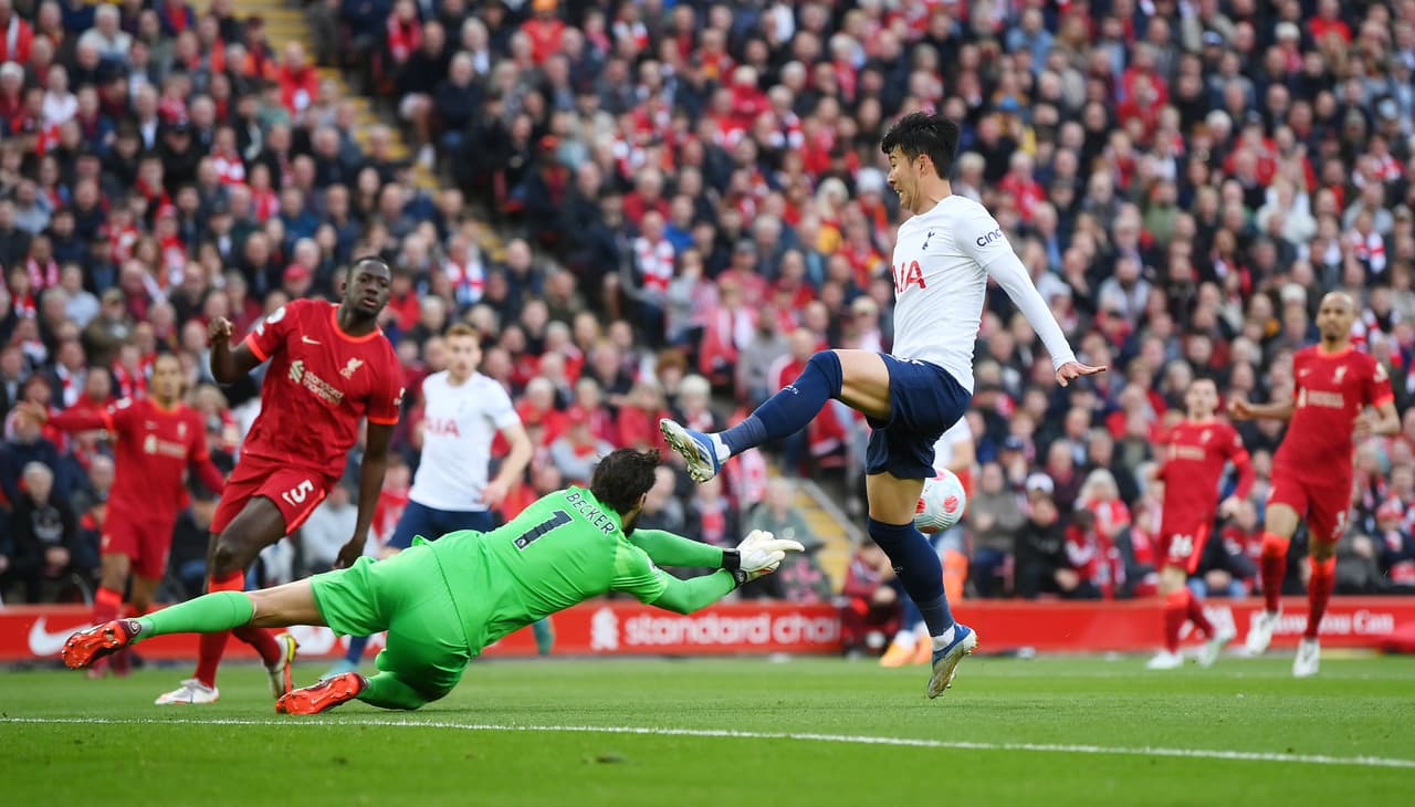 Liverpool empató 1-1 frente al Tottenham y dejó escapar puntos en su lucha por el liderato con el Manchester City.
