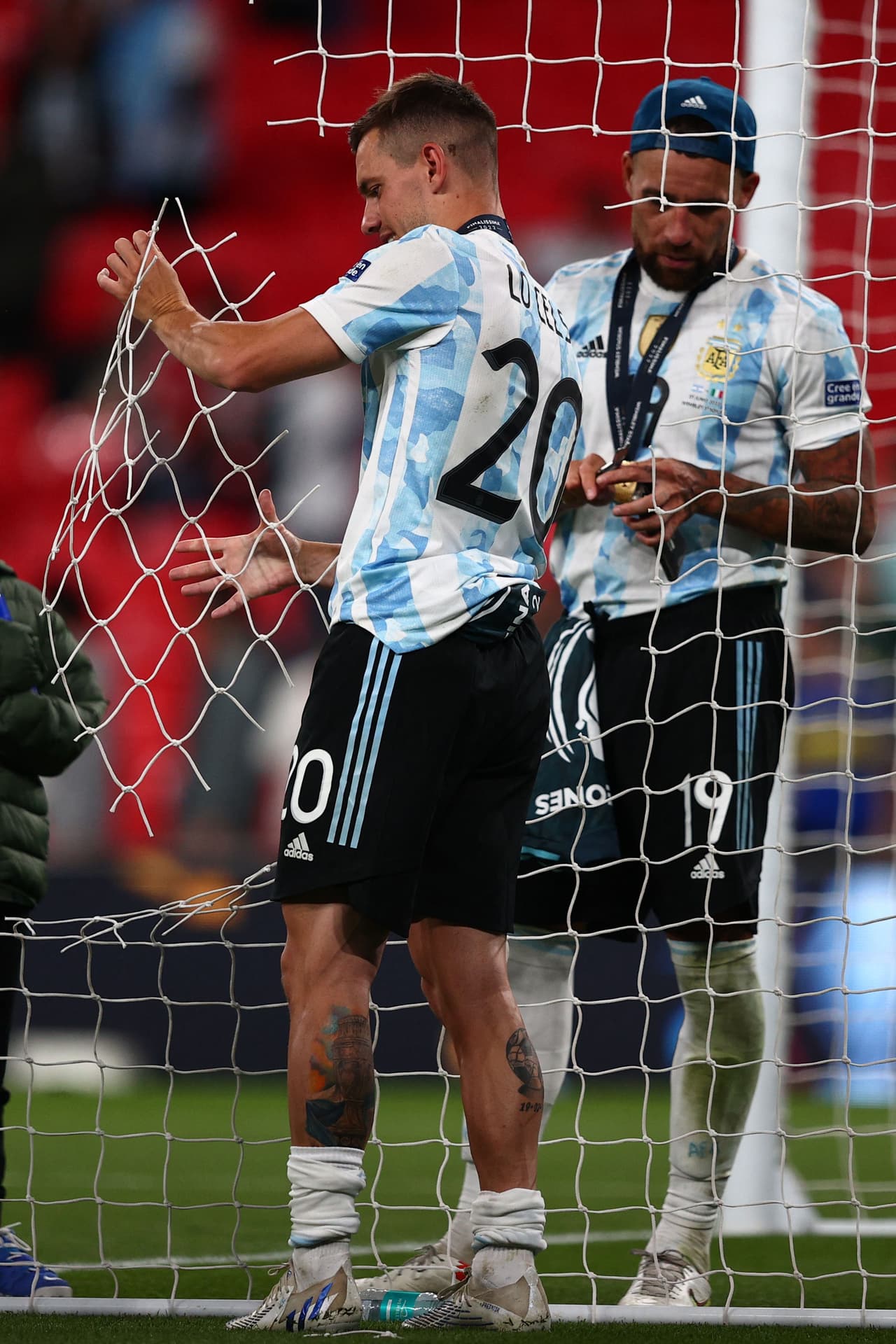 Así celebraron Argentina y Lionel Messi tras golear 0-3 a Italia para levantar la Finalissima en Wembley.