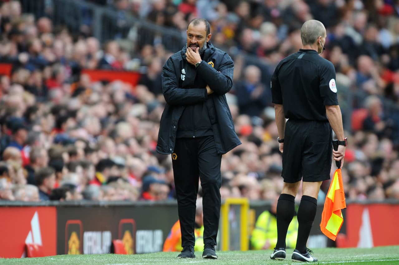 Mientras que el también portugués Nuno Espíritu Santo lo hizo con Patricio; Coady, Boly, Bennett, Otto, Doherty, Moutinho, Neves, Diogo, Costa y Jiménez.