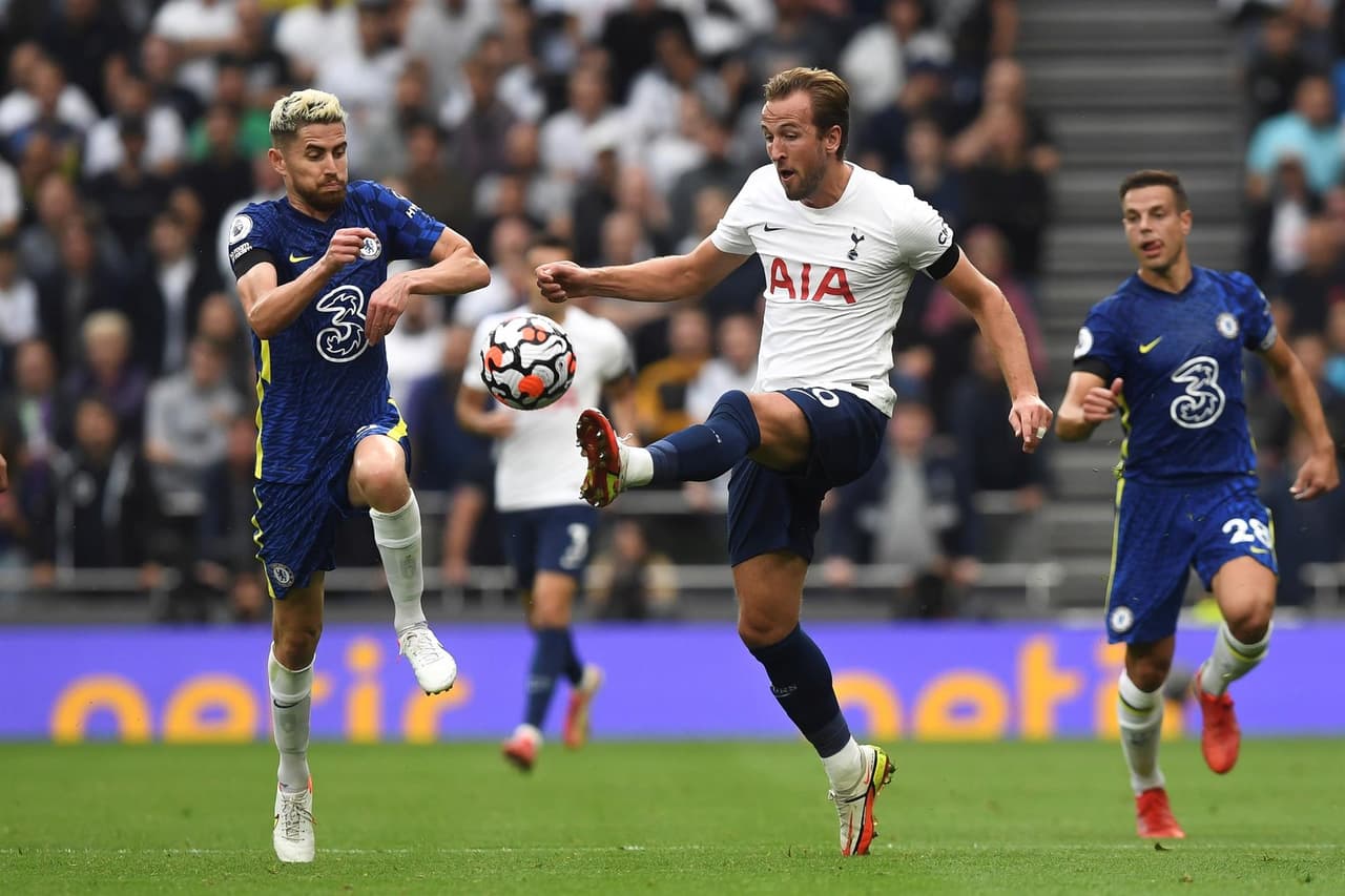 Chelsea barrió al Tottenham 3-0 con goles de Thiago Silva al 49’, de N’Golo Kanté al 57’ y, para terminar con broche de oro, Antonio Rüdiger nos regala una anotación al minuto 90+2’, para cerrar la quinta Jornada de la Premier League.