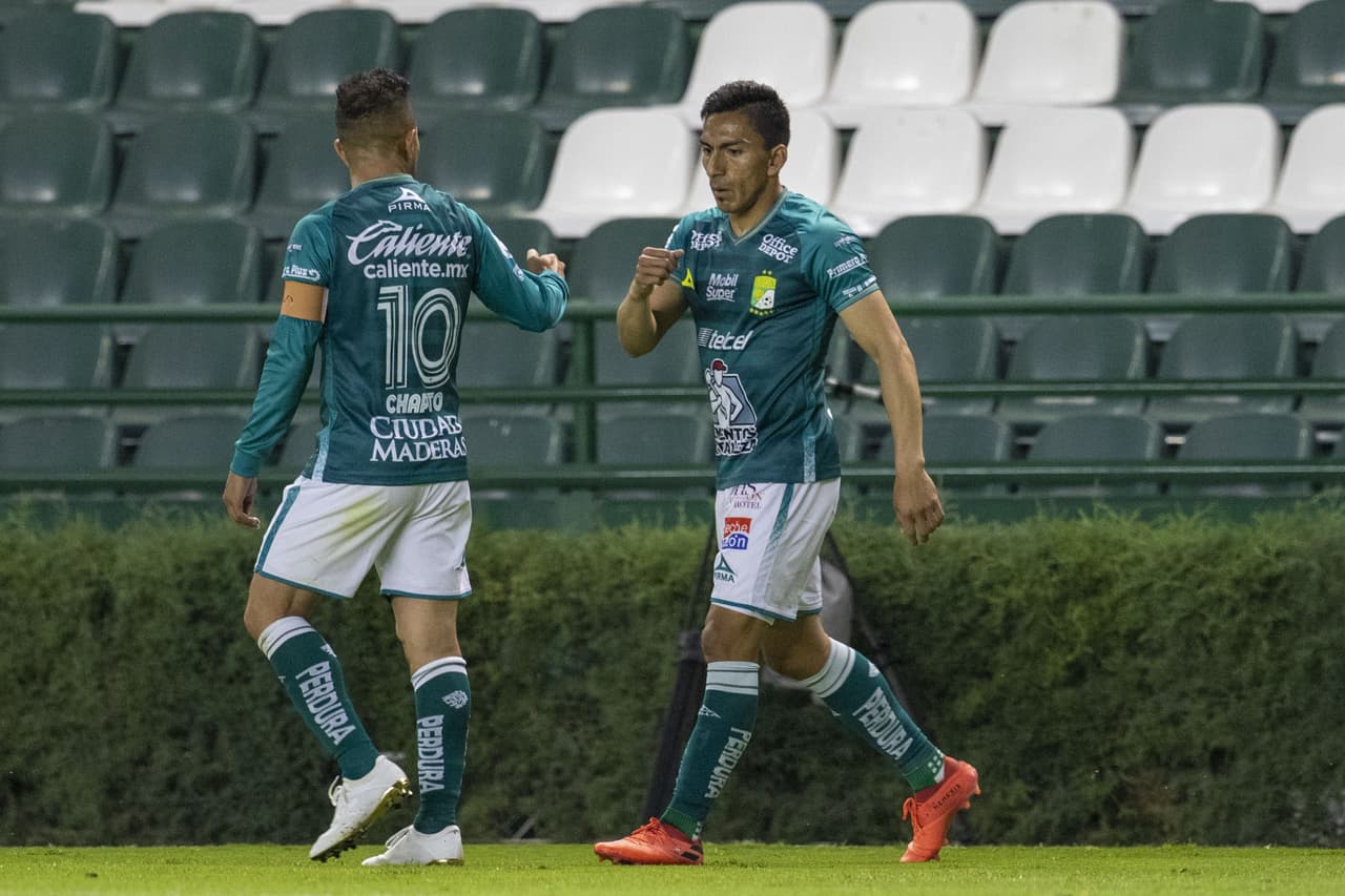 Maximiliano Perg (5’) clavó un autogol que adelantó al León y Ángel Mena (30’) creció la ventaja. George Corral salió expulsado a los 51’ de juego.