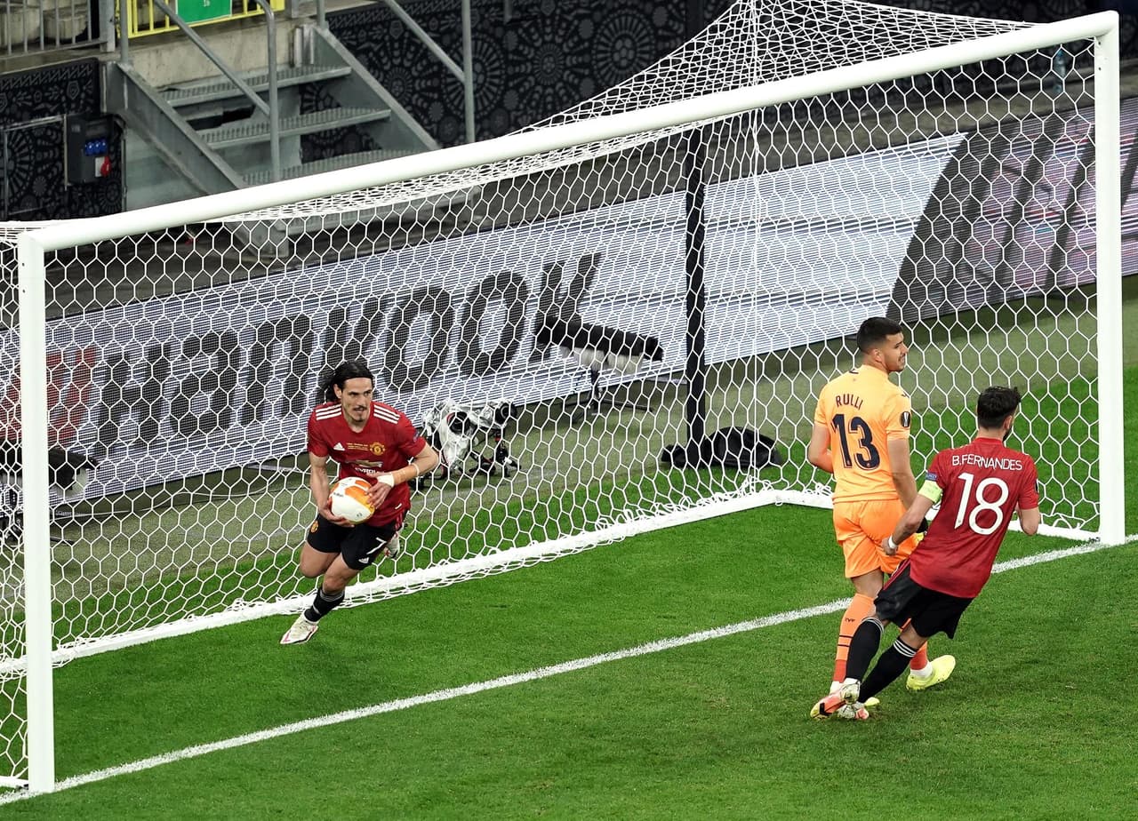 Tras empatar en tiempo regular y no definir en tiempo extra, el Villarreal es campeón de la UEFA Europa League. Tras un dramático tiro de penales, el portero David de Gea falló el gol por parte de los ‘Red Devils’ y la escuadra española levanta la copa.