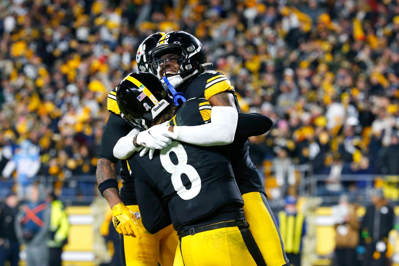 Steelers derrotan a Titans que sufren impactante lesión de Treylon Burks