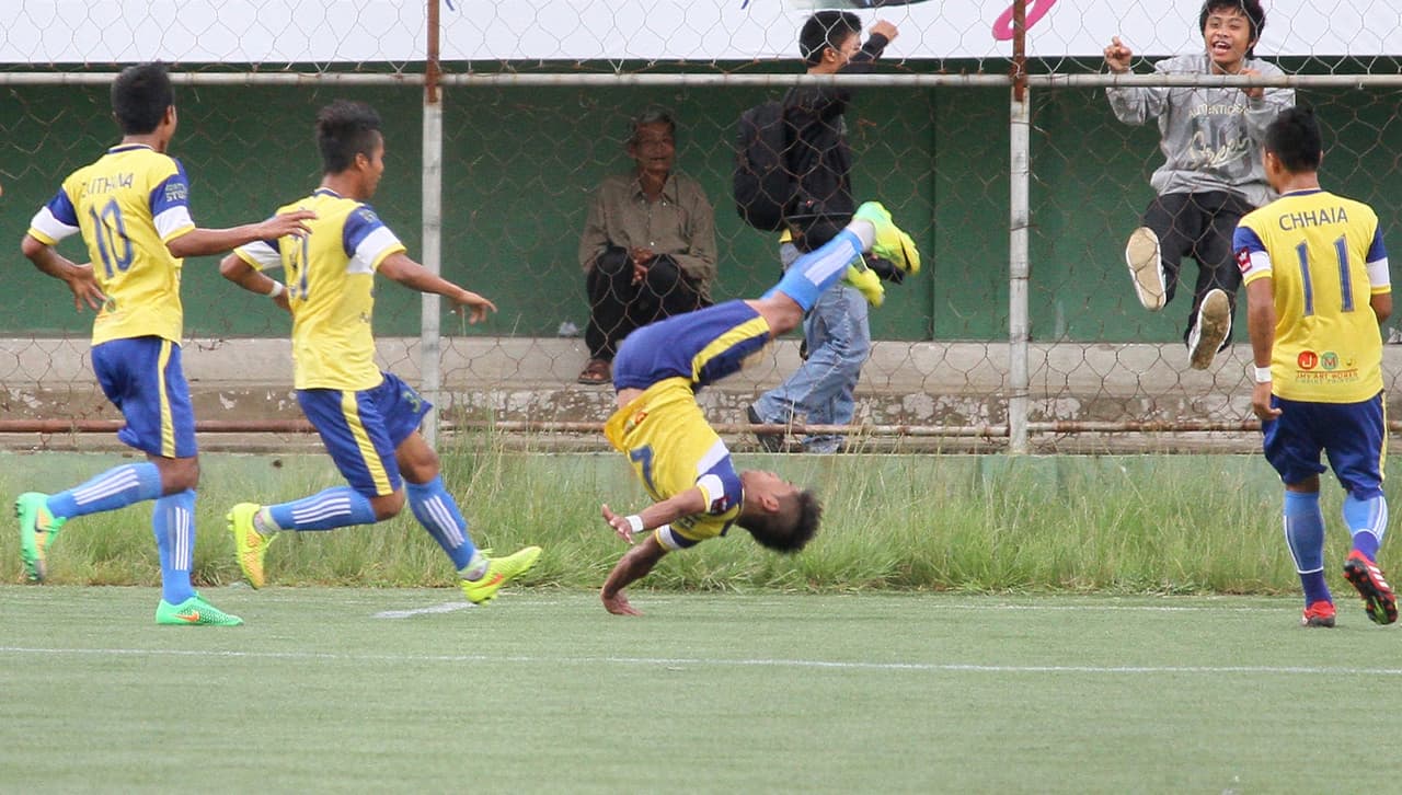 La peor tragedia en una celebración fue la muerte de Peter Biaksangzuala, que al festejar con una voltereta en el aire su gol en India cayó mal, se fracturó la columna y falleció a los cinco días.