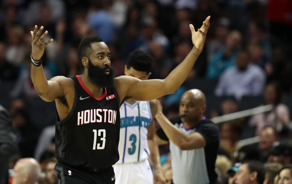 <b>9. </b>James Harden logró anotar 61 puntos en dos juegos de la Temporada Regular (23 de enero contra Knicks y 22 de marzo contra Spurs).
