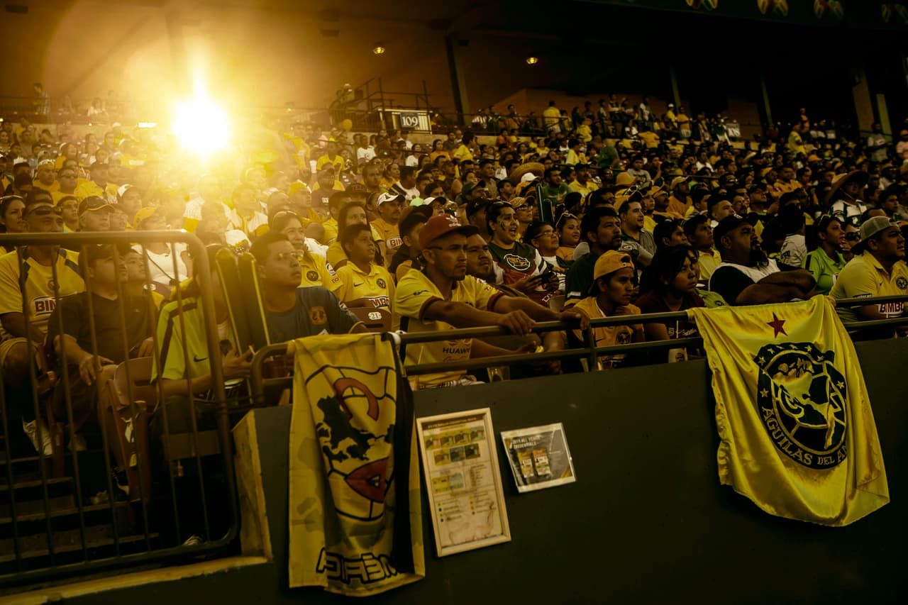 Los cremas tuvieron el apoyo de su gente.