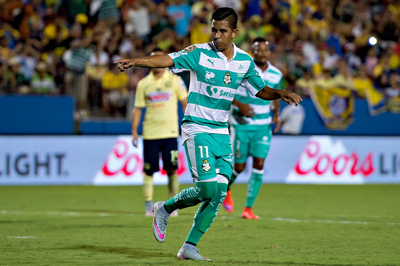 El 'Avión' Calderón abrió el marcador gracias a un penalti.