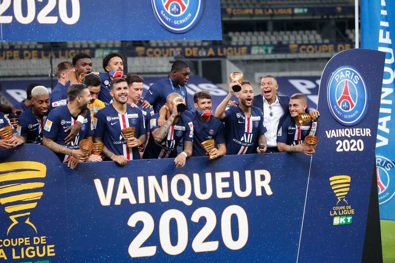 Así festejaron Neymar, Mbappé y el PSG su triple corona | Tras conseguir la Copa de la Liga de Francia los festejos no se hicieron esperar.