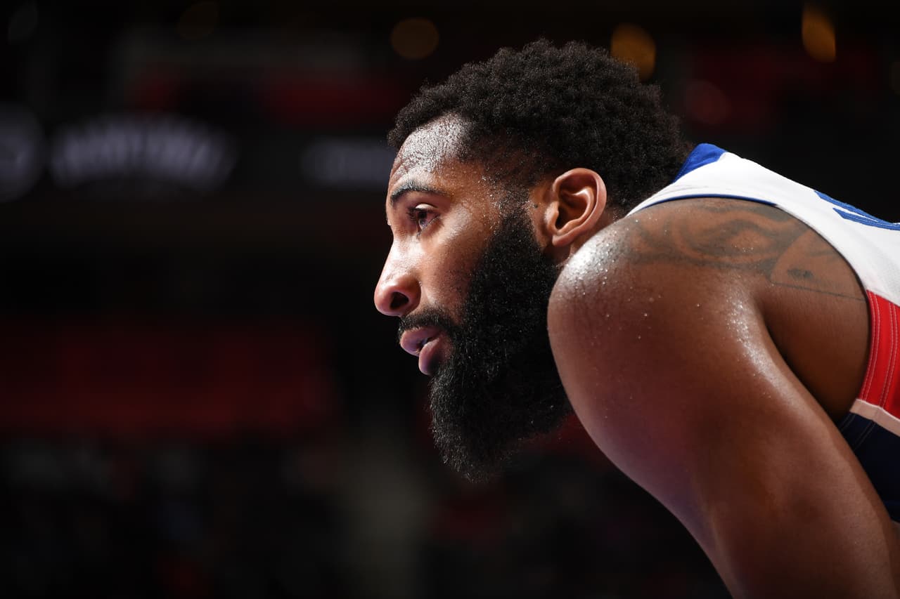Pacers 109-113 Pistons: los de Indiana sufrieron un tropiezo en el Este en su visita a Detroit. Andre Drummond fue quien protagonizó la noche en el Little Caesars Arena con 26 puntos, 16 rebotes y una asistencia que dejan a los de Michigan con 29 triunfos.