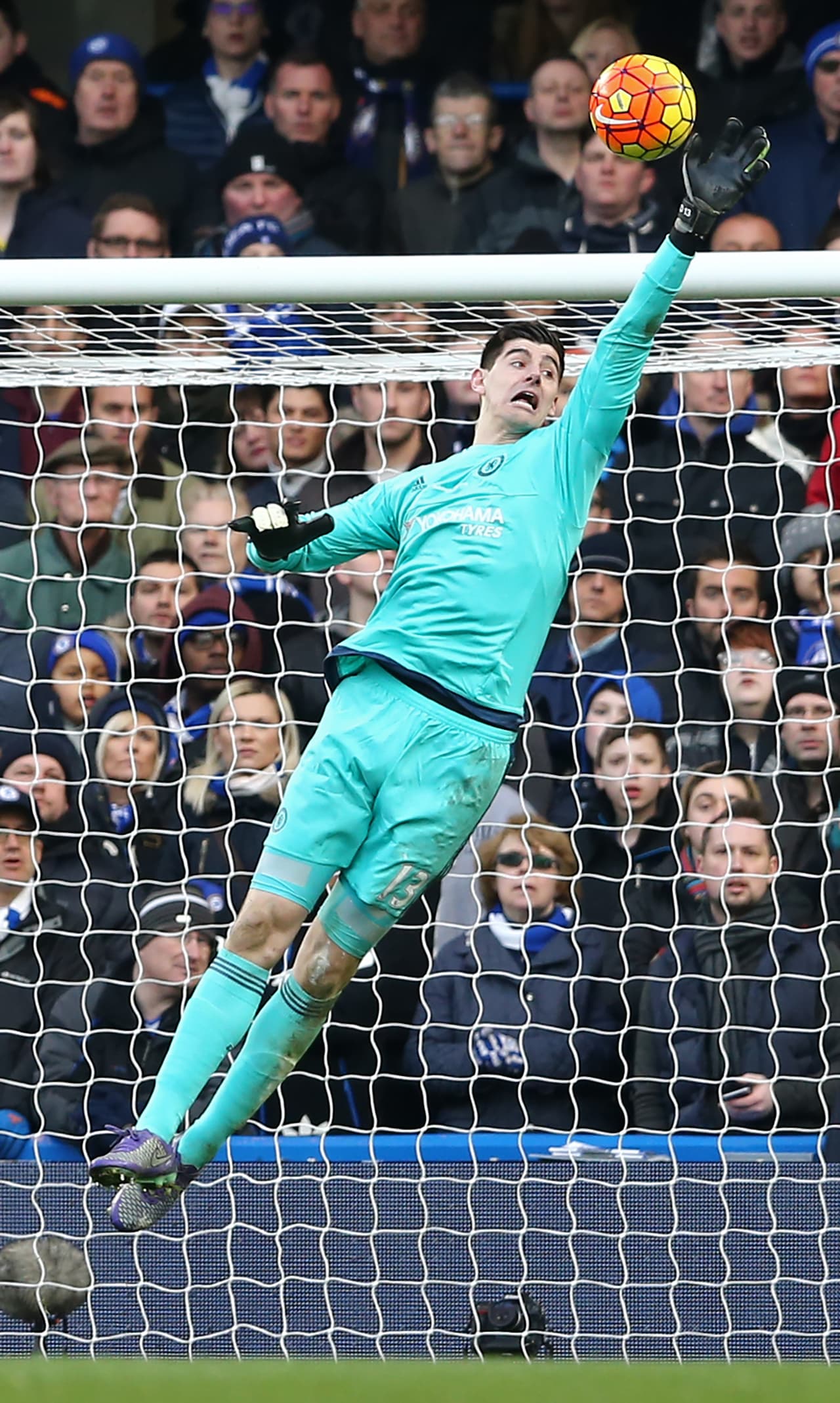 Thibaut Courtois: Portero del Chelsea y de la selección de Bélgica, uno de los arqueros más confiables del fútbol mundial.